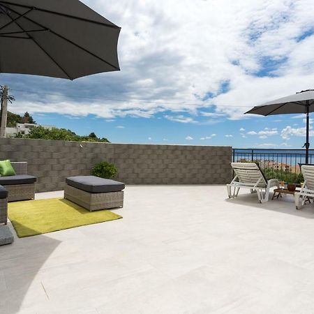 Apartments Lidija - Sea View Apartment With Exclusive Right Of Using Hot Tub Or Split Level Apartment With Exclusive Right Of Using Pool Podstrana Kültér fotó